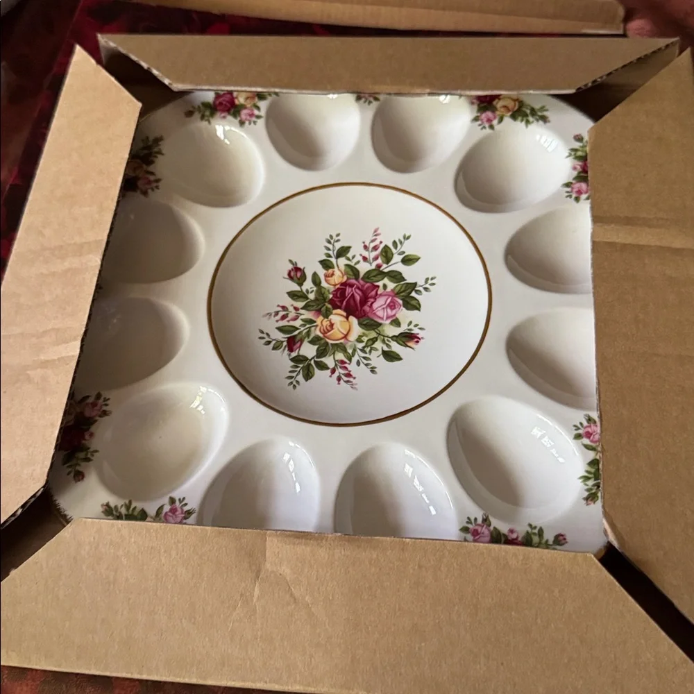 Royal Albert Old Country Roses Deviled Egg Plate with Floral Design - Picture 6 of 9